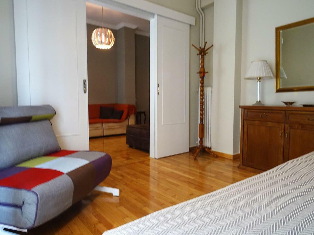 Chic Central Apartment In Evangelismos Metro Station Athena Bagian luar foto